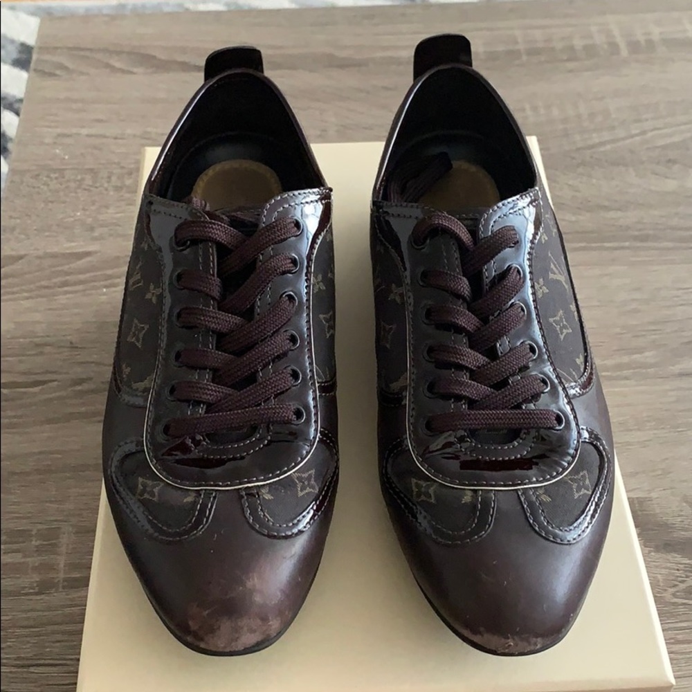 AUTHENTIC LOUIS VUITTON SNEAKERS